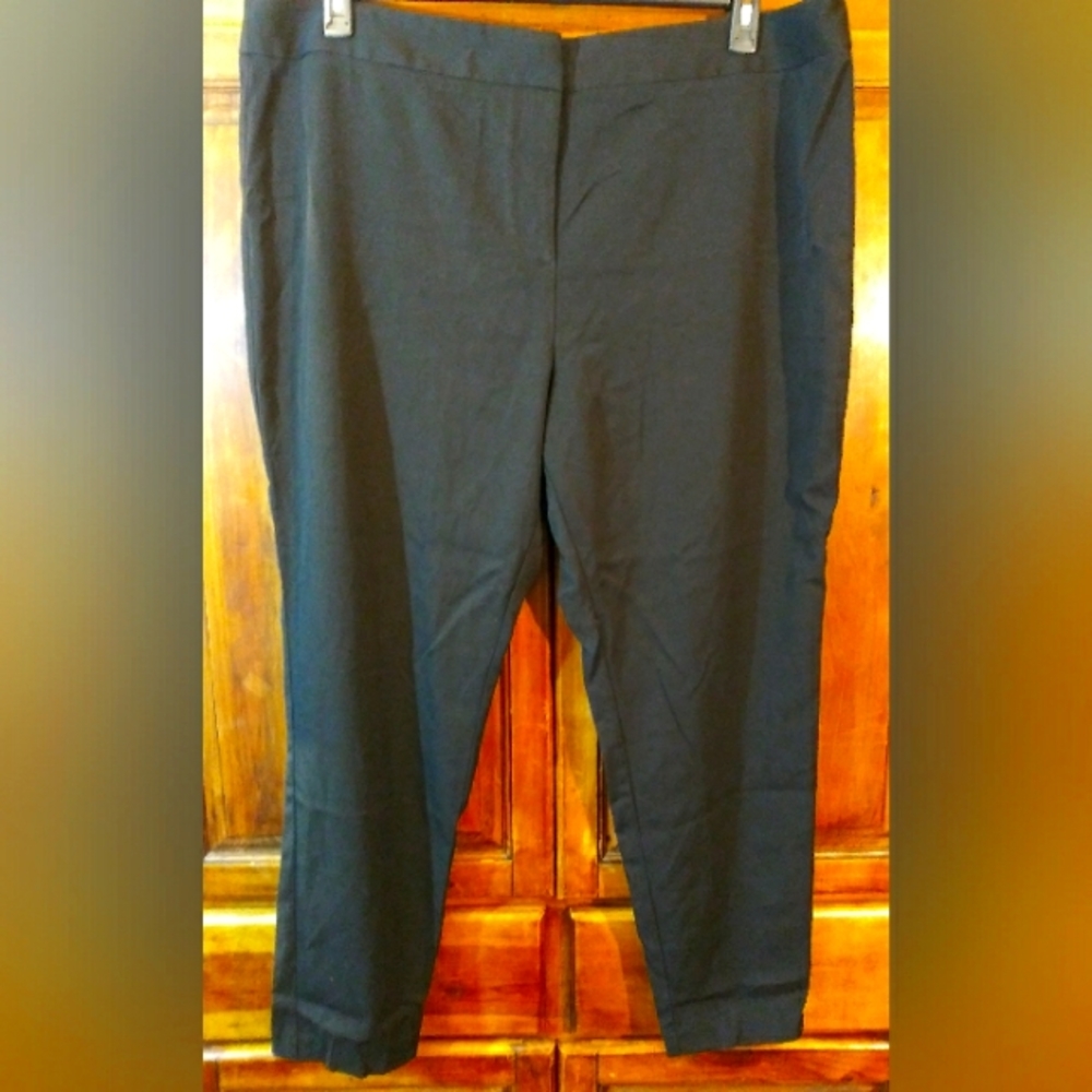 NEW BLACK DRESSY CITY CHIC PANTS SIZE XXL/24